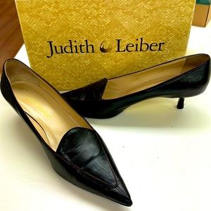 Kitten heel black with red piping Judith Leiber. Size 8 ½